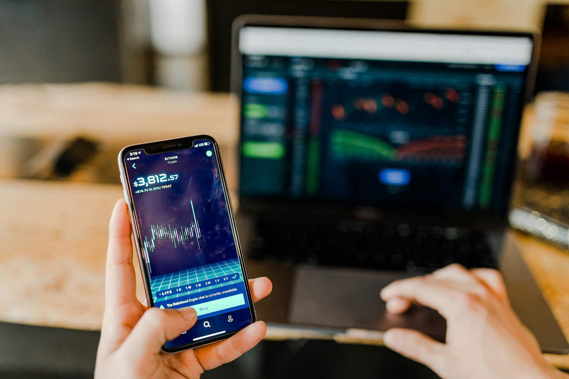 Solana DEXs Outperform Ethereum In Key Metric Solana DEXs Outperform Ethereum In Key Metric