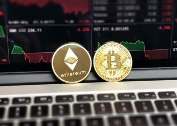 Bitcoin Ordinals Surge as ERC-404 Wanes, Chainlink Competitor Touted as Smart Long-Term Bet
