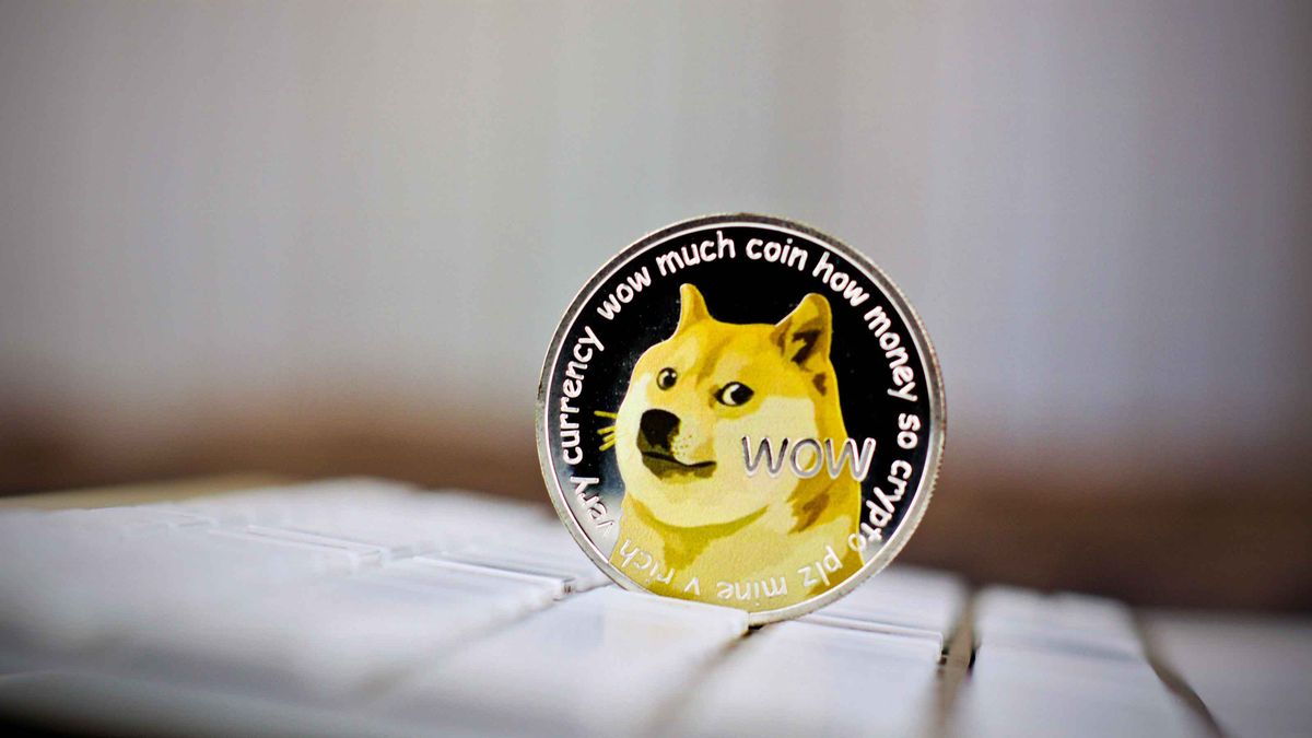 Featured image for “Dogecoin Whales Send 800 Million DOGE To Exchanges, Dump Incoming?”