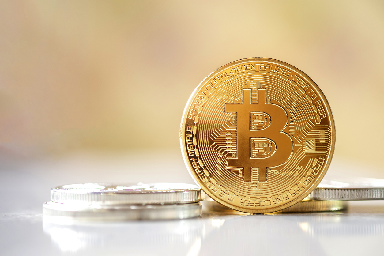 Bitcoin Bearish Signal: Analyst Predicts Potential Dip To $52,000