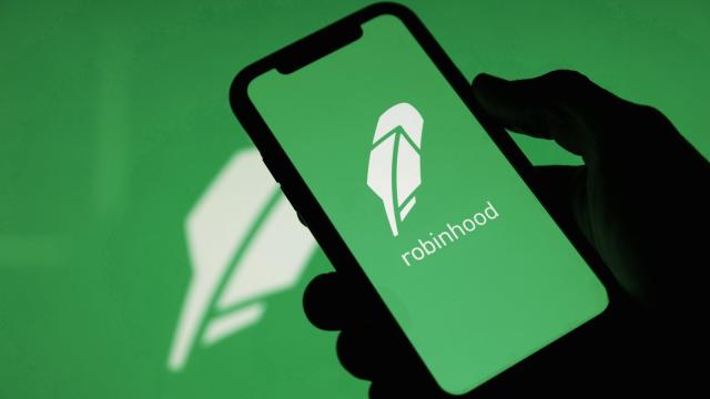 Wells Notice Wallop: Robinhood Bleeds 164 Million Dogecoin In Mass Exodus