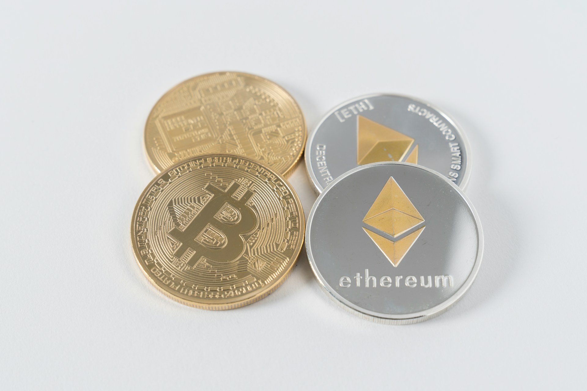 Ethereum-Bitcoin Ratio Breaks 0.04 Barrier: Could Altcoins Be At Risk? Ethereum-Bitcoin Ratio Breaks 0.04 Barrier: Could Altcoins Be At Risk?