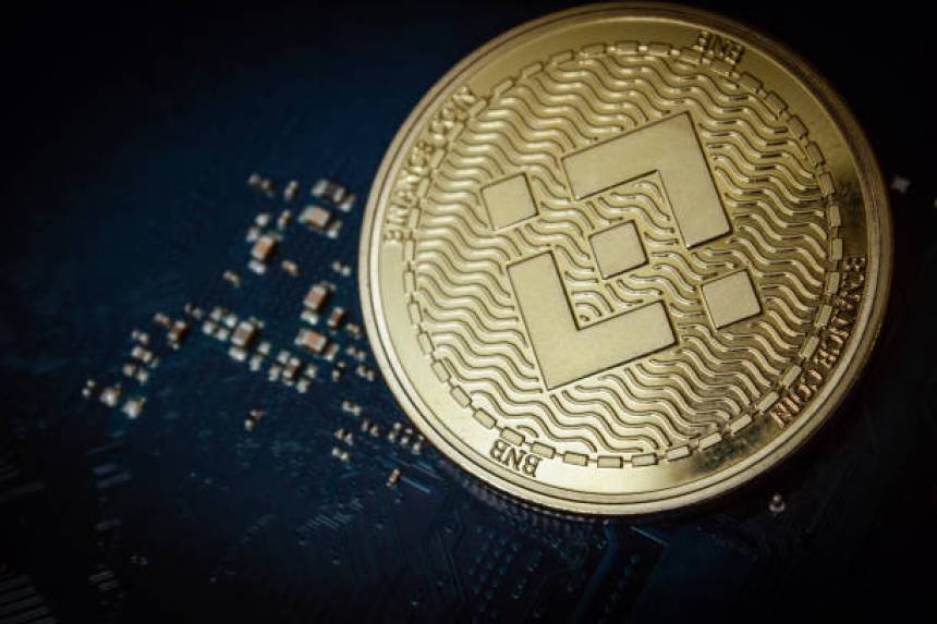 Binance Coin koers: bearish trend dreigt breuk onder $650 – welke bekende crypto kopen vandaag?