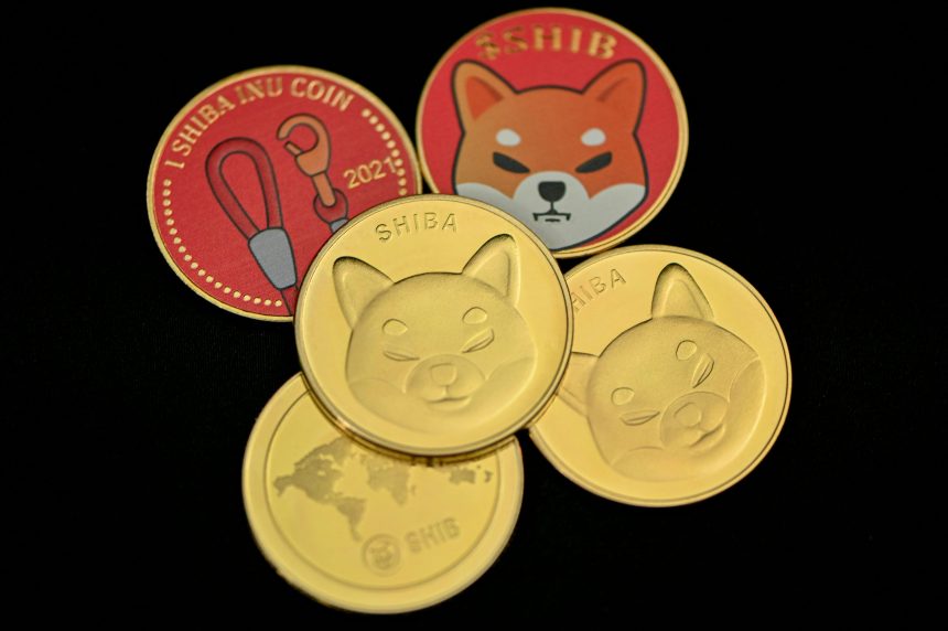 Shiba Inu koers klaar voor bullish breakout – welke crypto meme kopen vandaag terwijl SHIB stijgt?
