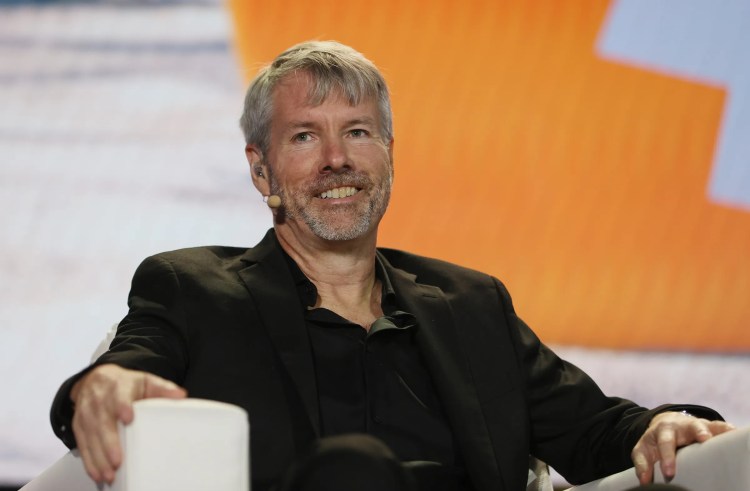 ‘Bitcoin Is Calling’ – Saylor Stirs The Market With Cryptic Clue