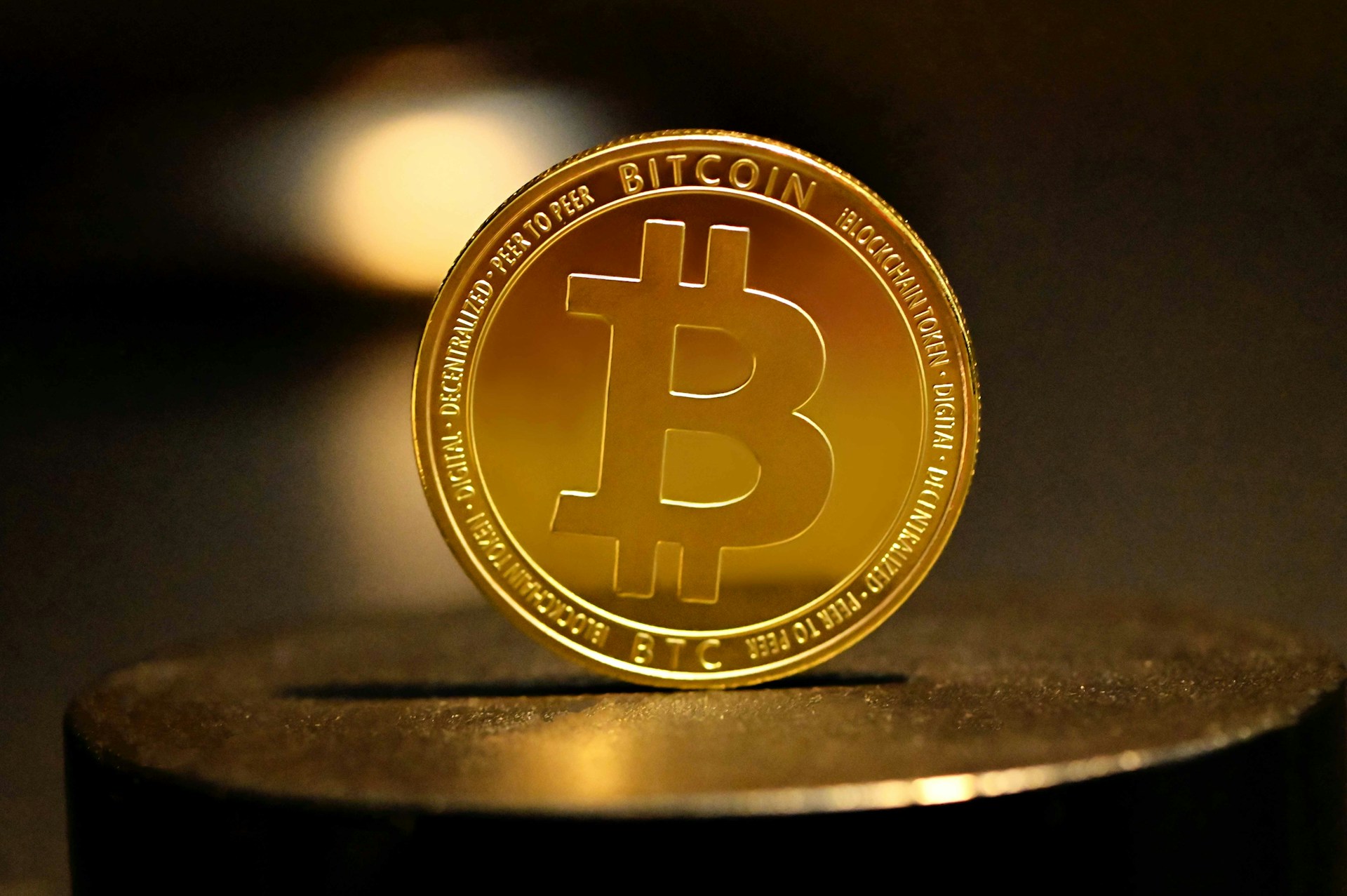 Bitcoin Enters New Phase: Analyst Predicts Positive Movement In 2025