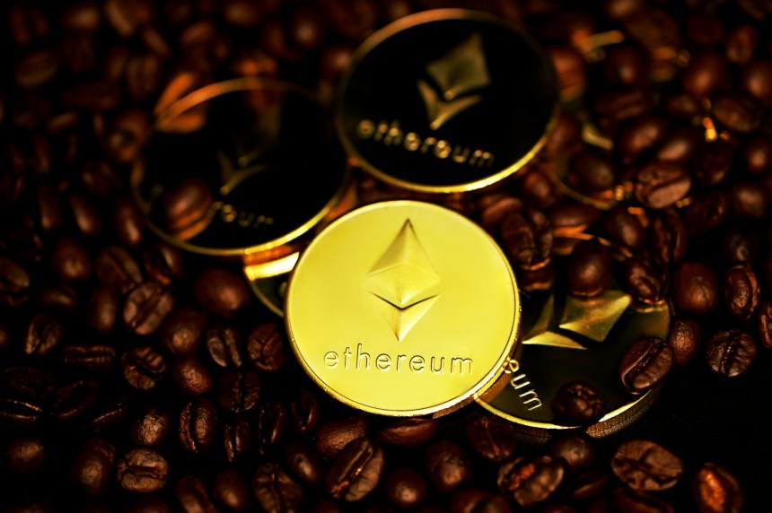Ethereum’s 2025 crash wist alle 2024 winst uit: wat gaat ETH koers doen komende week?