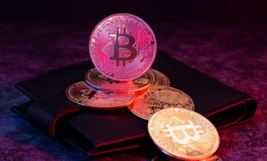 Investování do bitcoinu se v České republice stává více populární.
