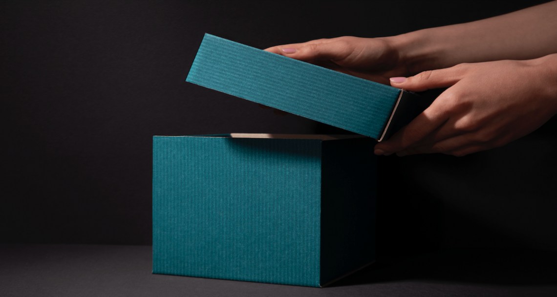 Мистериозни кутии с телефони – Узнай, что внутри и стоит ли покупать