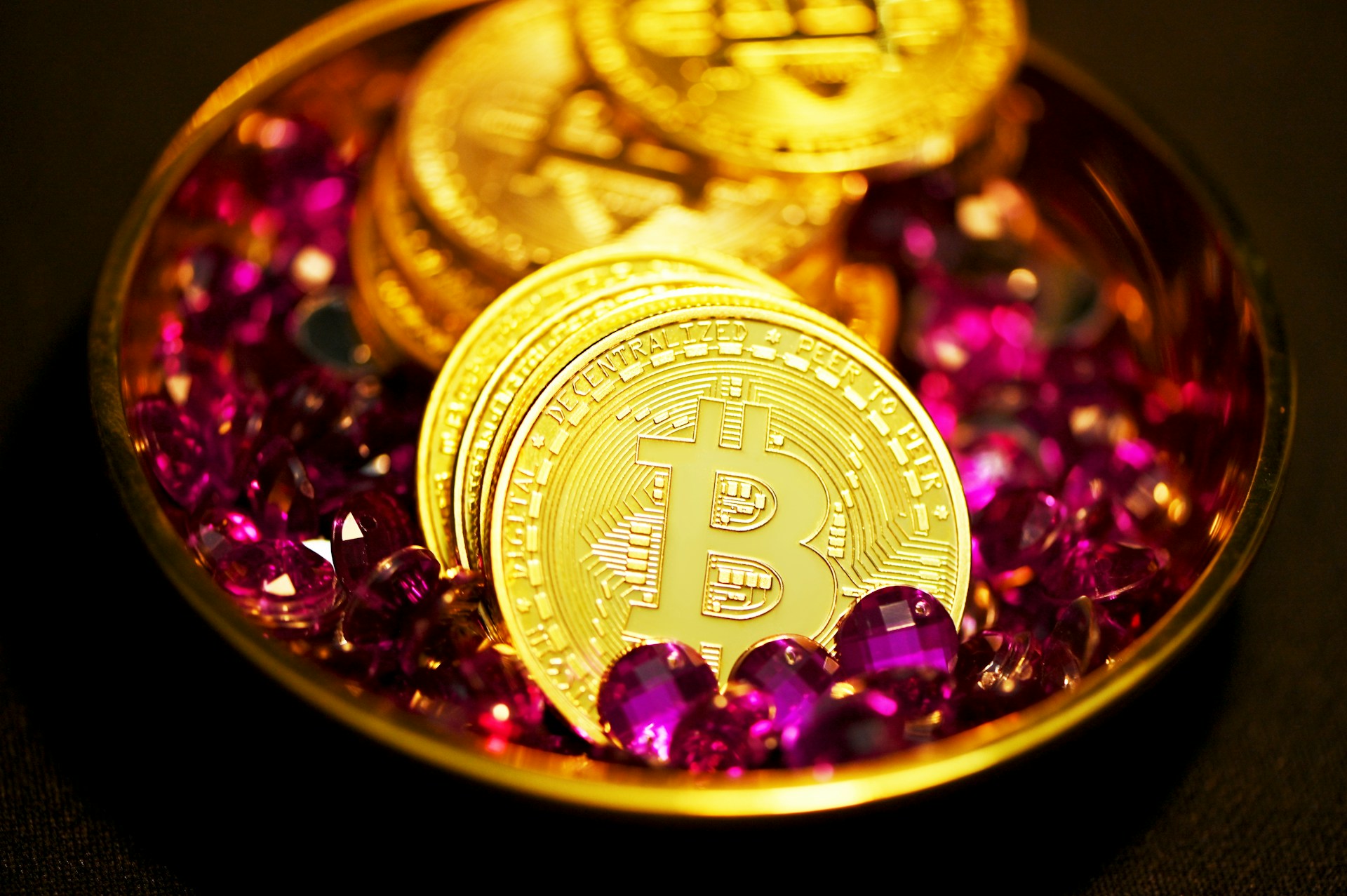 Bitcoin Sees Negative Funding On Binance – A Classic Setup For A Short Squeeze?