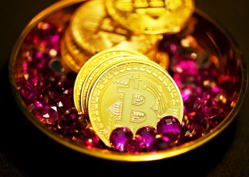 Bitcoin Sees Negative Funding On Binance – A Classic Setup For A Short Squeeze?