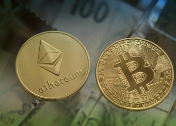 Bitcoin koers stabiel rond $117.000 terwijl Ethereum uitbreekt naar $3.700