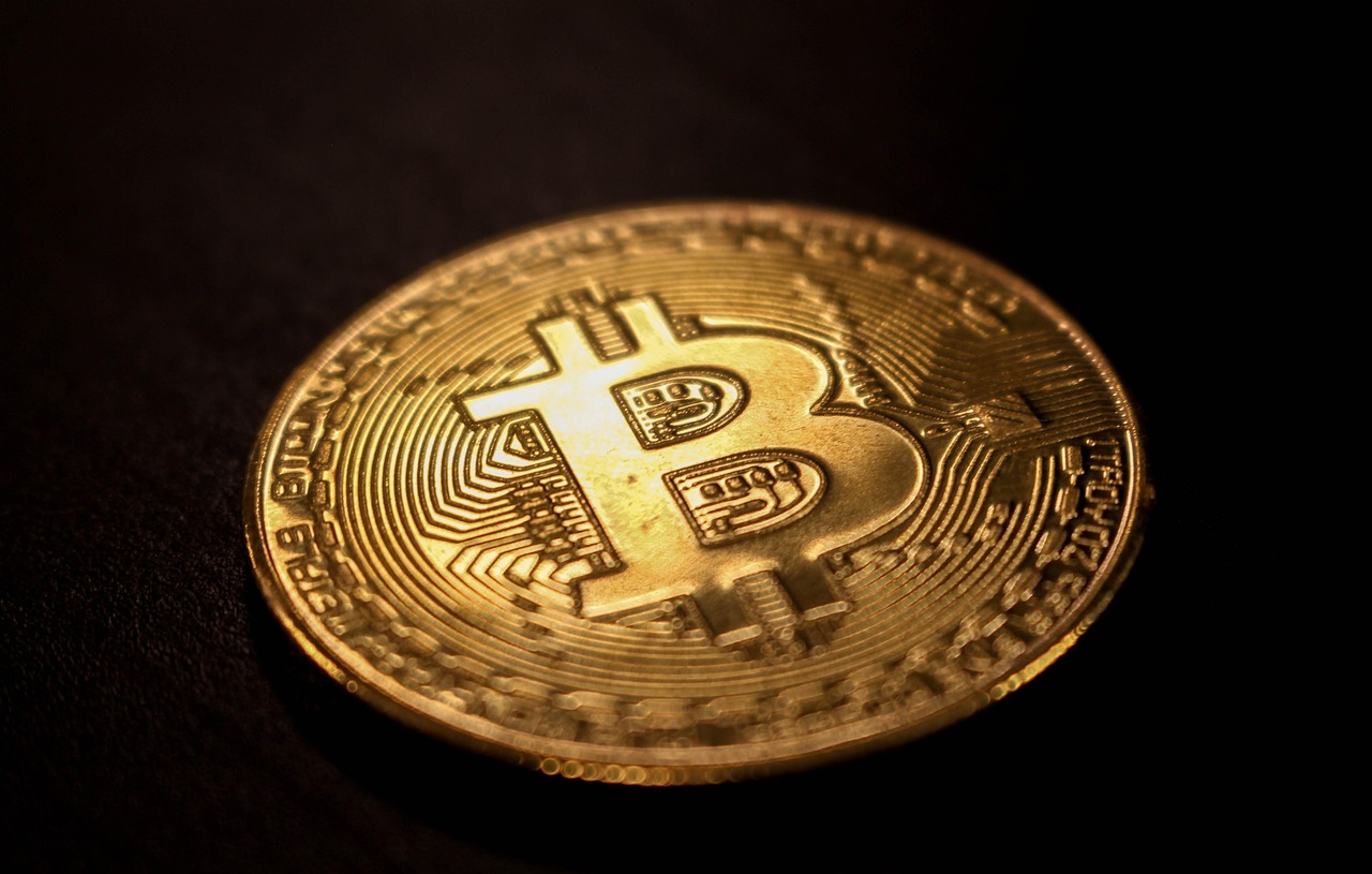 The Mobility Advantage: Why Bitcoin’s Portability Makes It Superior To Traditional Gold