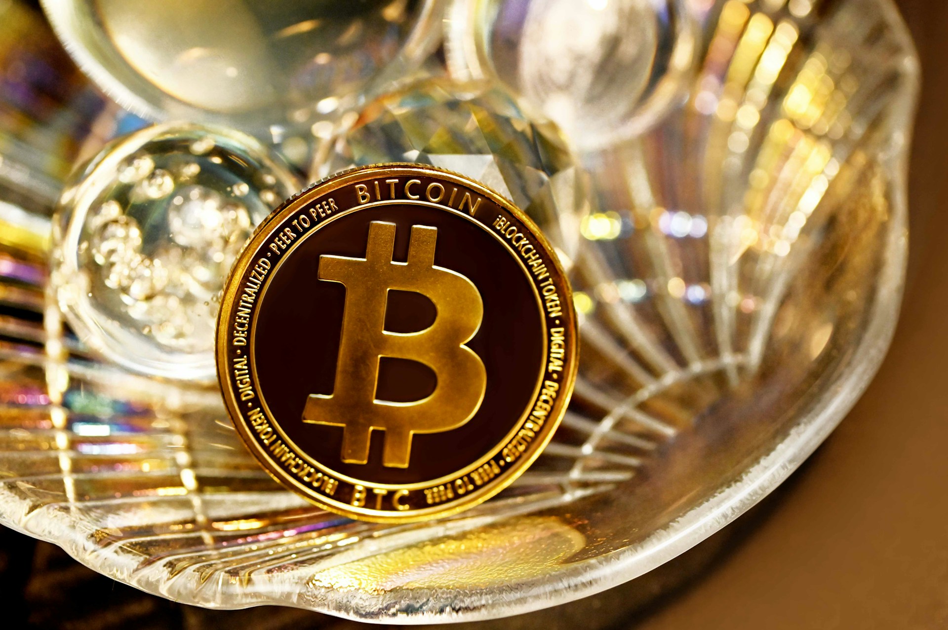 Bitcoin Holds $112,000 Support As Binance Whale Activity Cools Off – What’s Ahead?