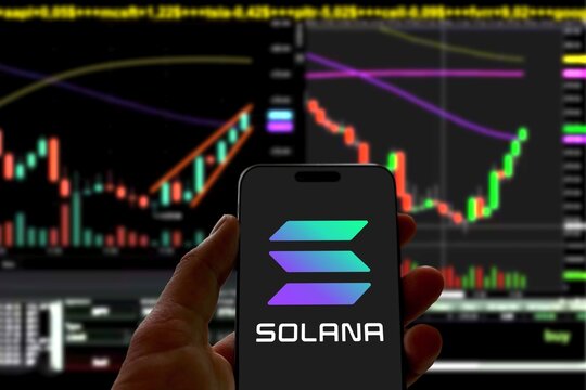 Solana Looks Explosive: Cup And Handle Formation Teases Rally To $425 Target