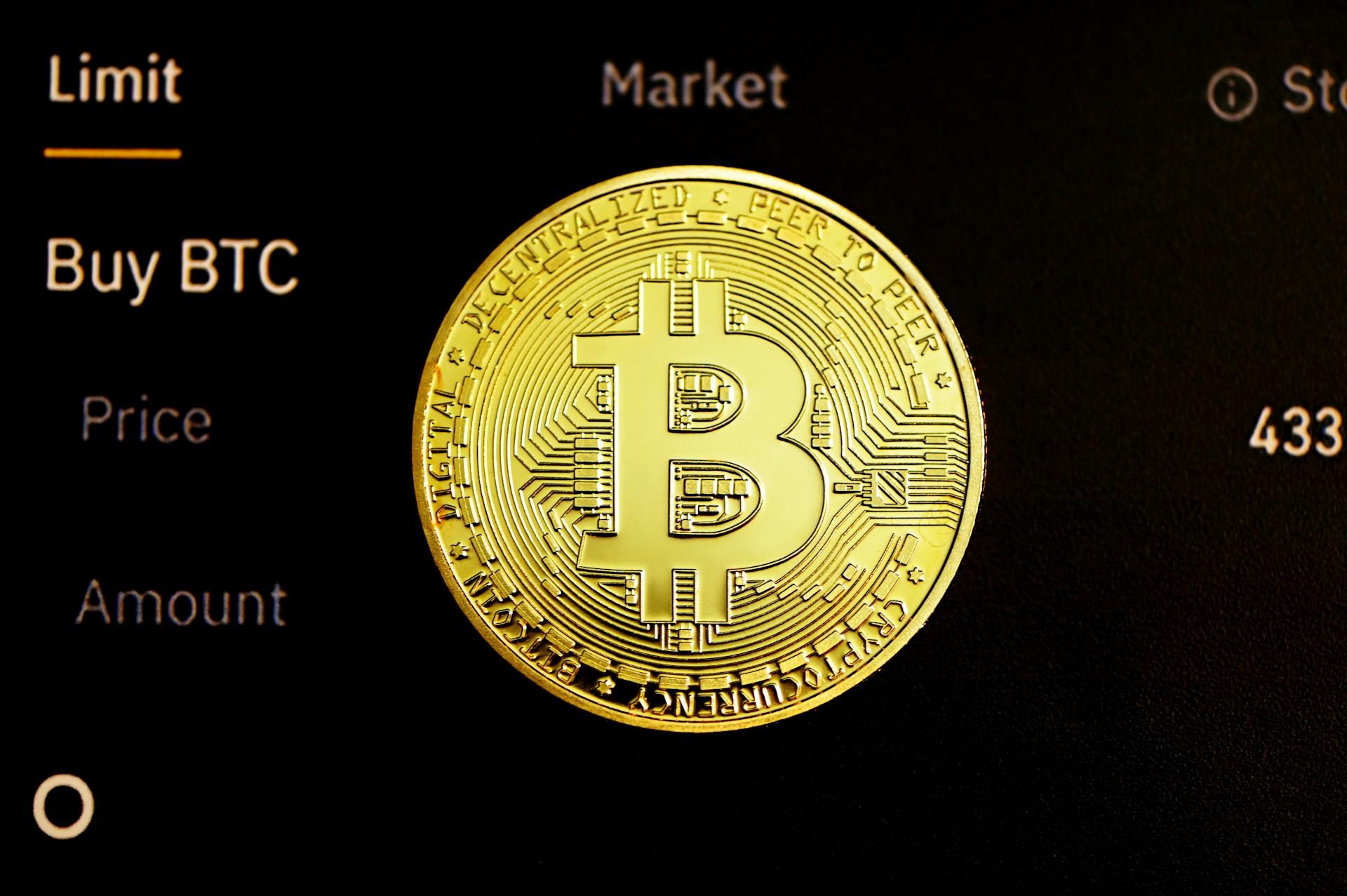 Bitcoin On-Chain Activity Slumps Below 365-Day Average – Is Momentum Losing Steam?