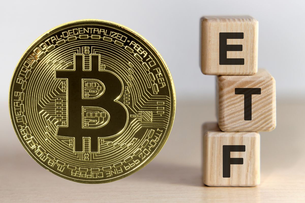 Spot Bitcoin And Ether ETFs Bleed 4M As Institutions De-R Spot Bitcoin And Ether ETFs Bleed 4M As Institutions De-R