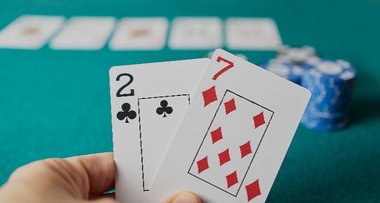 3. Per didelis pasitikėjimas silpna pokerio kombinacija