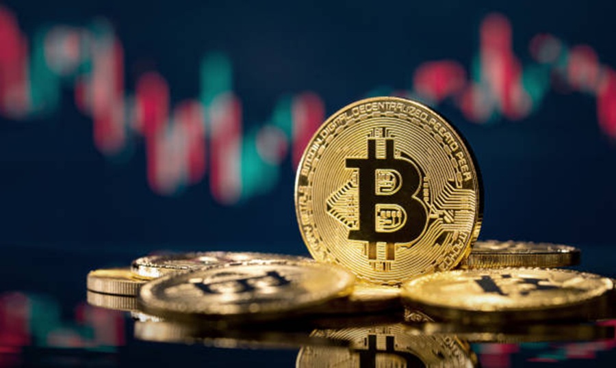 Bitcoin Reaches Key Decision Zone: 2 Possible Price Scenarios – Analyst