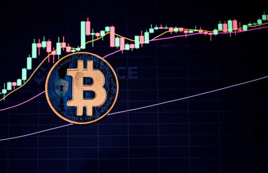 Bitcoin Structure Weakens Below $72,000 Despite Tight Range