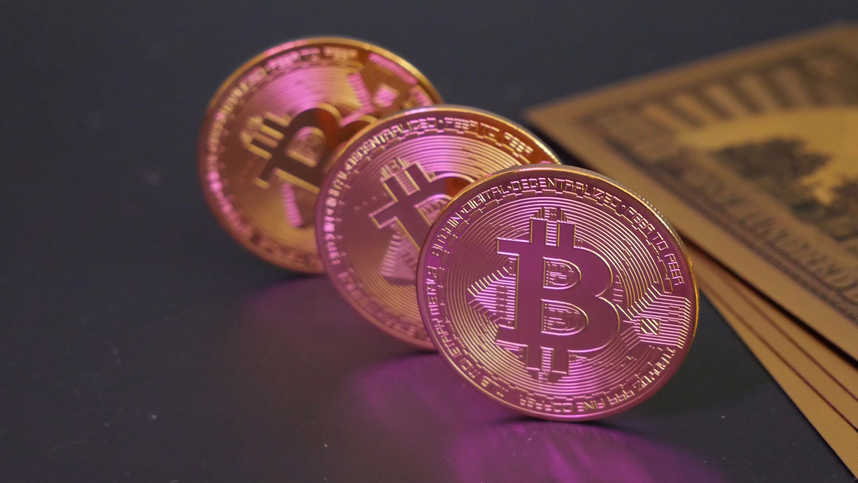 Bitcoin May Gain If AI Job Losses Trigger Bank Stress, Hayes Says